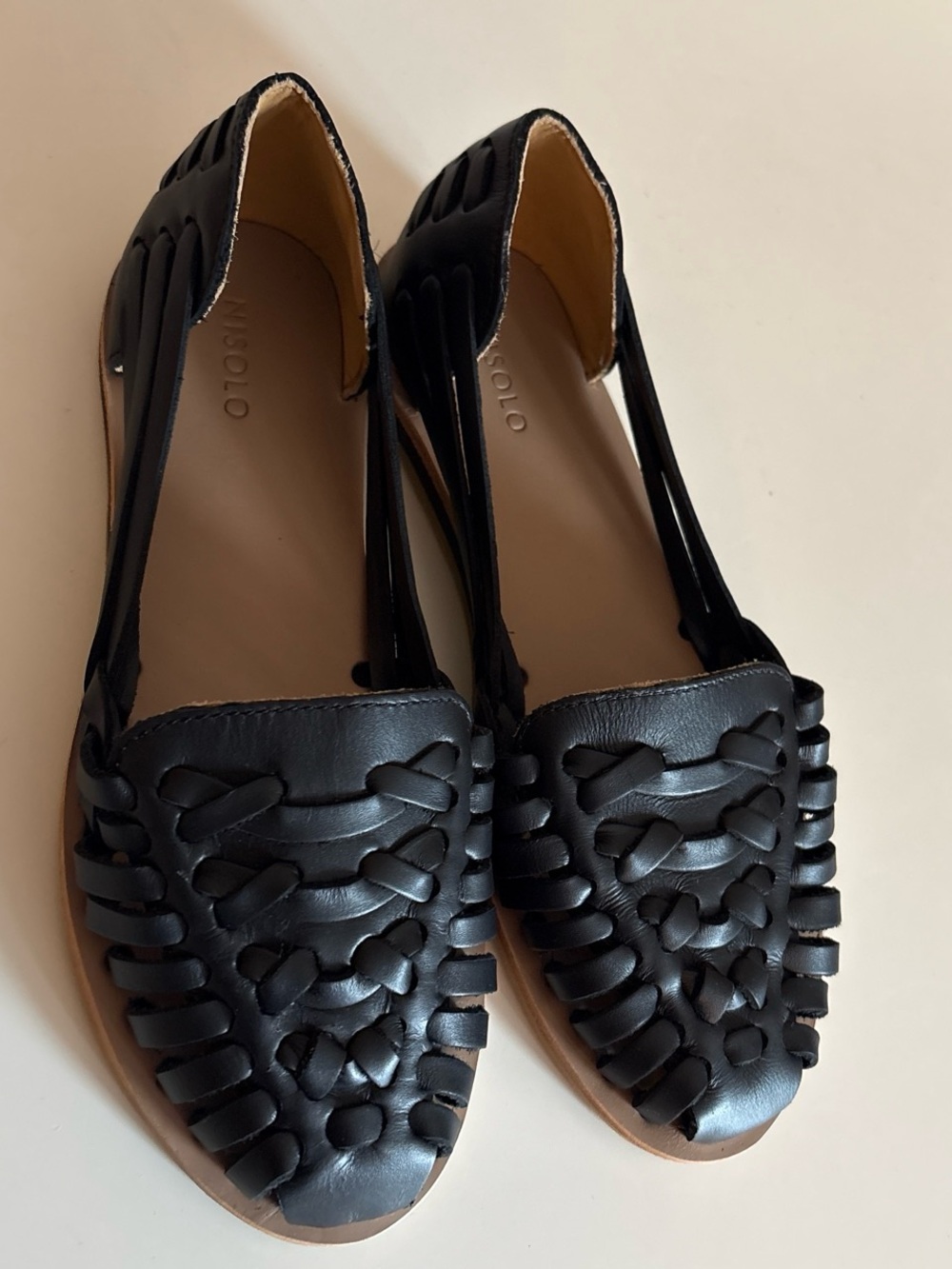 Like new women 6 us Nisolo Black Leather Slip-On Loafer
